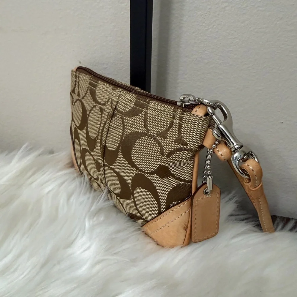 Coach elegant wristlet